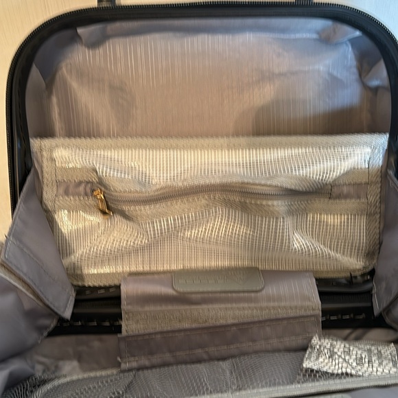 Beauty/Travel case - Picture 9 of 11